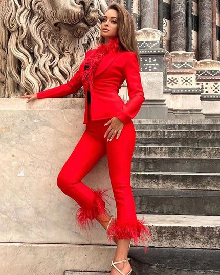 Miss Circle red set with feathers