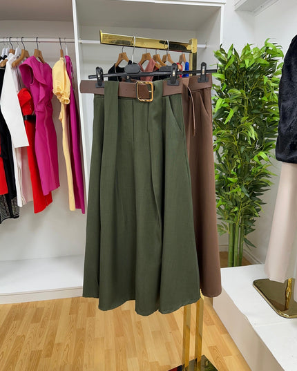 Saia midi com cinto e bolsos