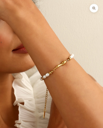 Tahlia Bracelet in Gold and Pearl