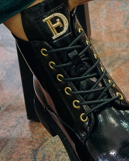 Bota militar de verniz