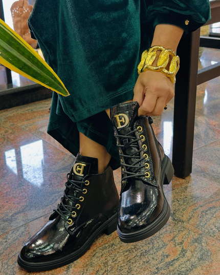 Bota militar de verniz